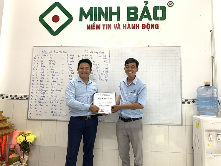Khen thưởng nhân viên xuất sắc quý 1/2022 - Minh Bảo 
