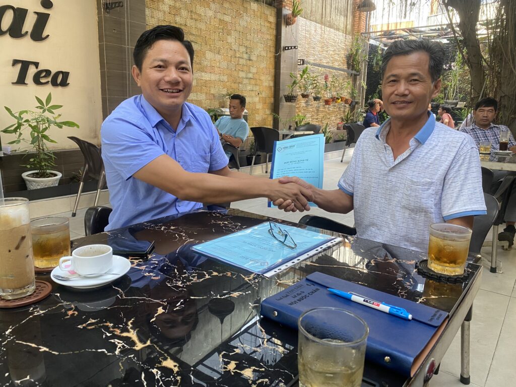 Ký HĐ nhà chú Nhuận Bình Chánh