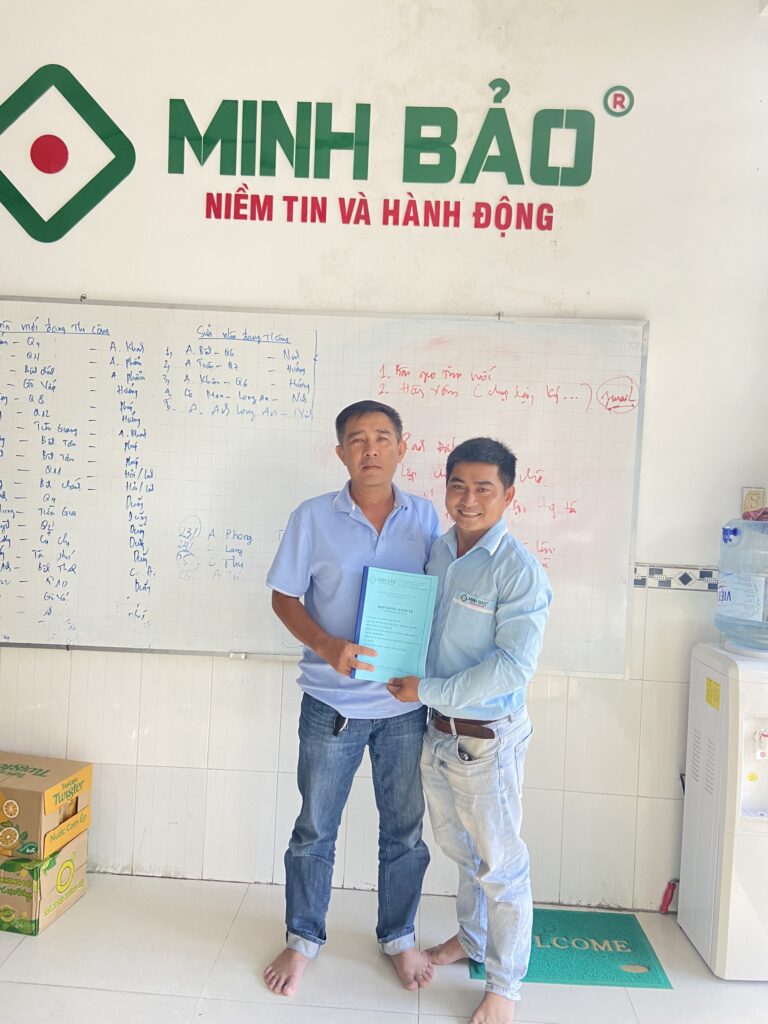 Ký HĐ với anh Hùng quận 12