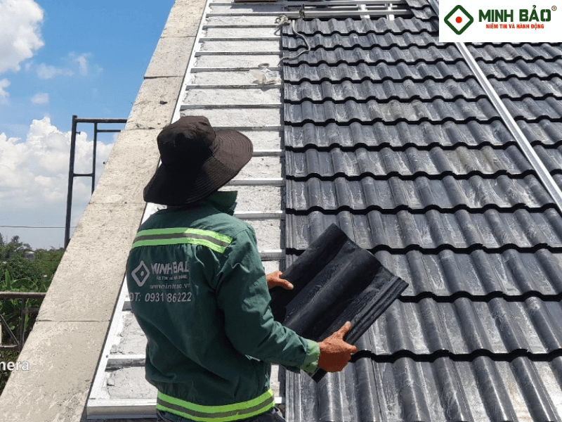 Thi công mái ngói trong dự án xây nhà trọn gói tại Cần Đước Long An