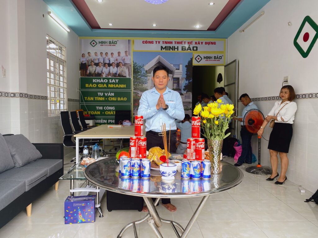 Giám đốc nguyễn Bá Thanh cúng khai trương chi nhánh mới