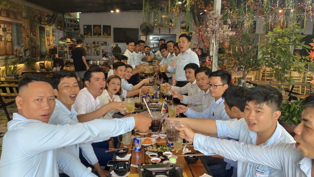 Liên hoan công ty sau lễ khai trương