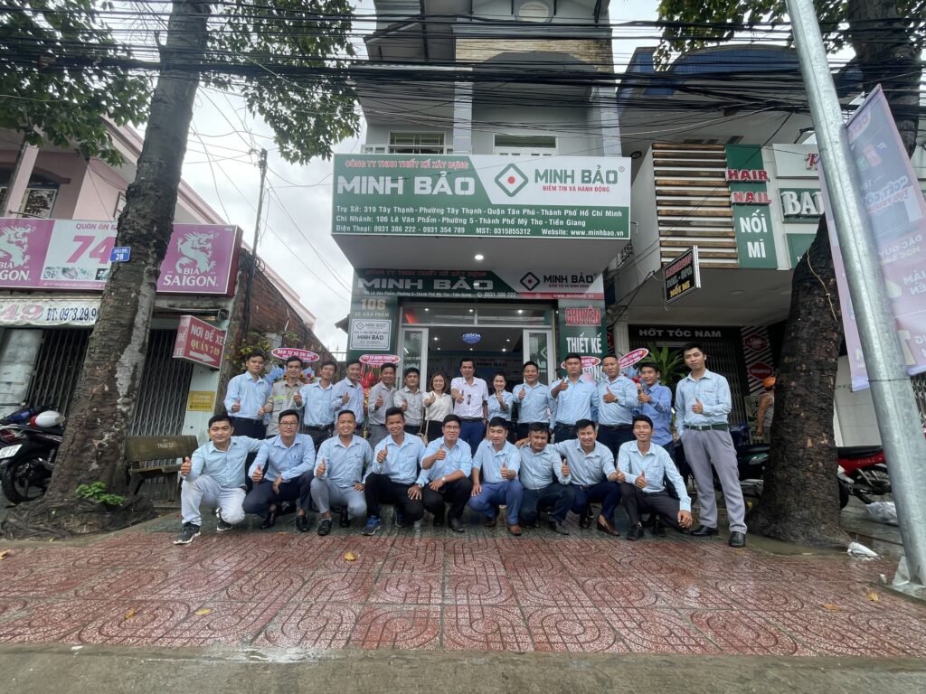 Khai trương với sự góp mặt của đông đủ nhân viên công ty, anh em bạn bè thân thiết