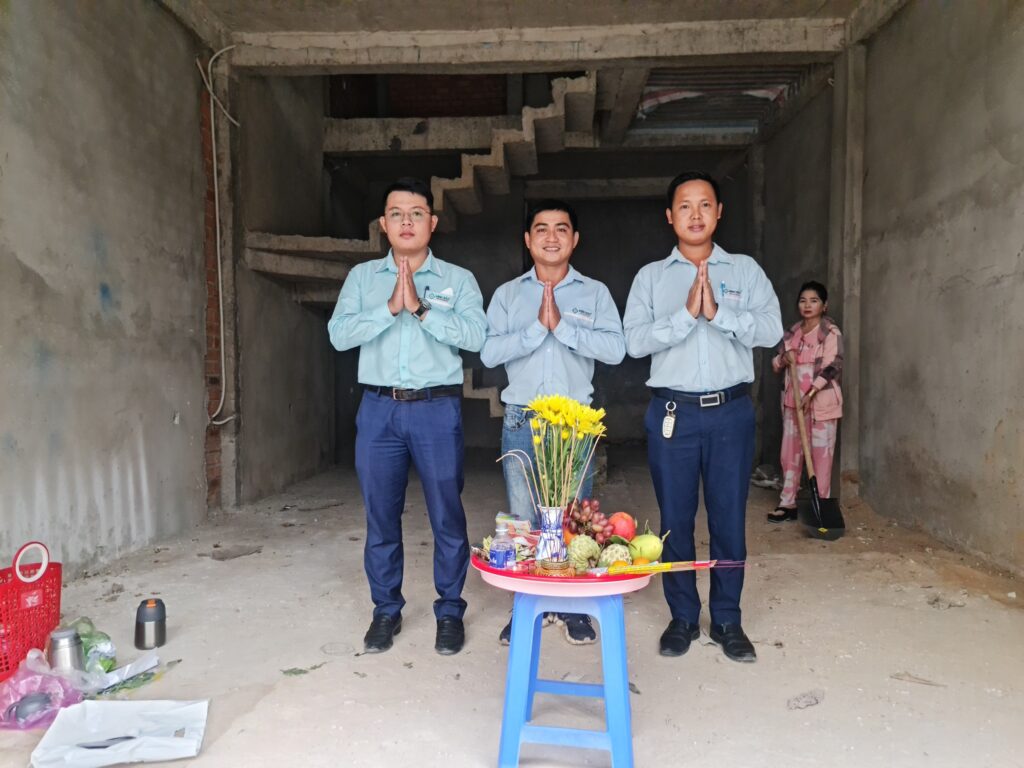 Cúng khởi công công trình hoàn thiện nhà đã xây thô nhà anh Tài quận 12