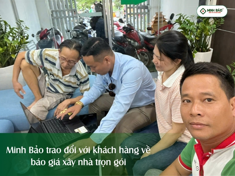 Minh Bảo trao đổi với khách hàng về báo giá xây nhà trọn gói Sơn La