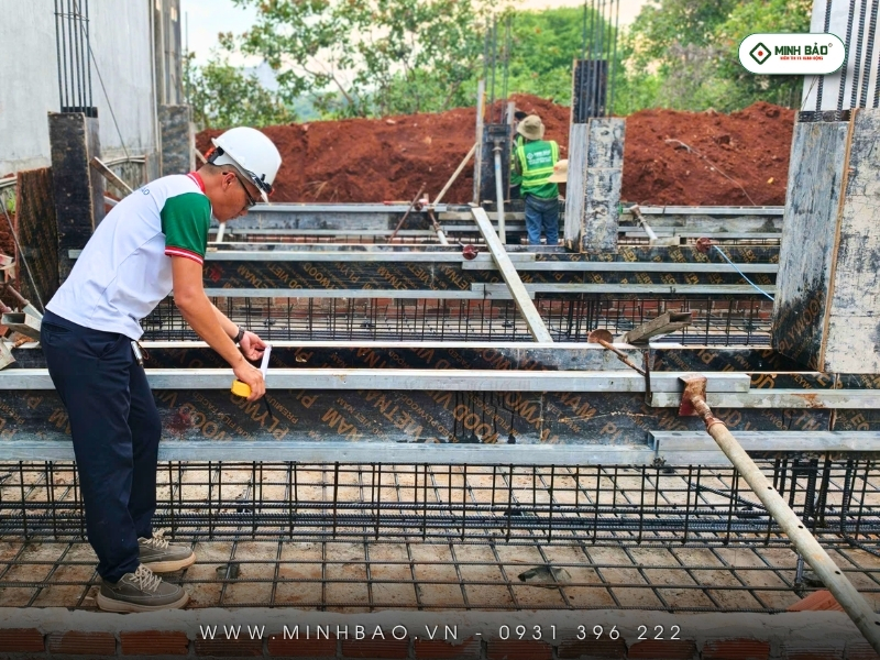 Khi khách hàng chọn dịch vụ xây nhà tại Minh Bảo, trong quá trình thi công luôn có mặt của đội ngũ giám sát