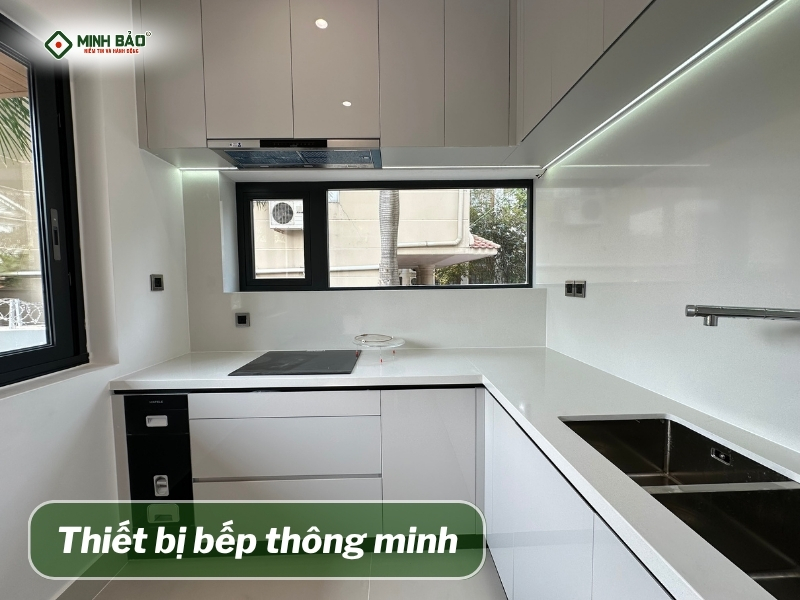 Dùng thiết bị bếp thông minh