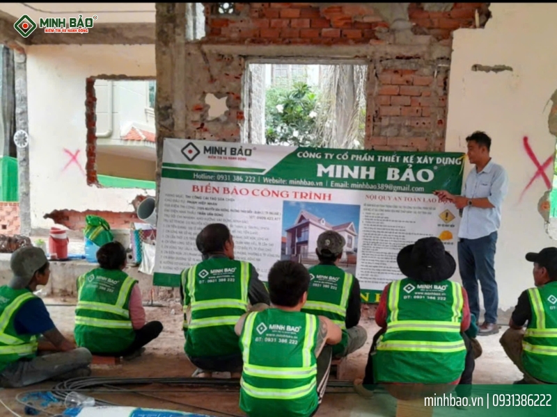 Họp an toàn định kỳ để đảm bảo an toàn cho công nhân