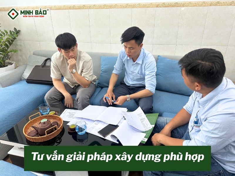 Minh Bảo tư vấn cho khách hàng giải pháp xây dựng phù hợp