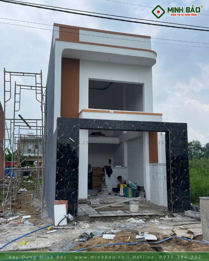 Mặt tiền được thay đổi nhẹ khi thi công thực tế
