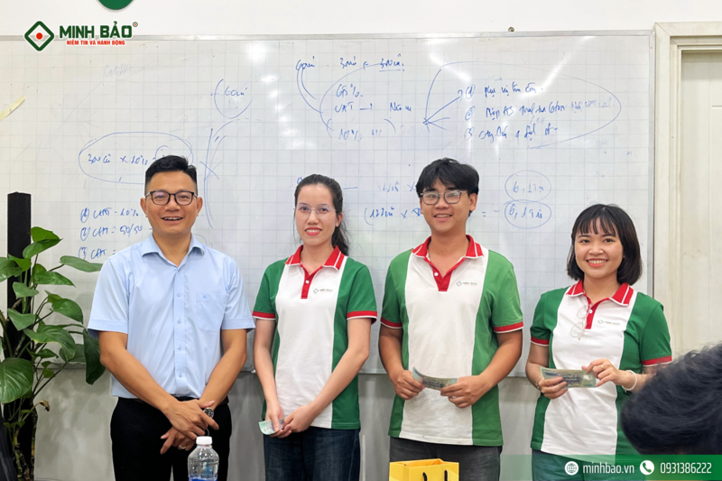 Trao thưởng phòng marketing vì những cống hiến và đóng góp