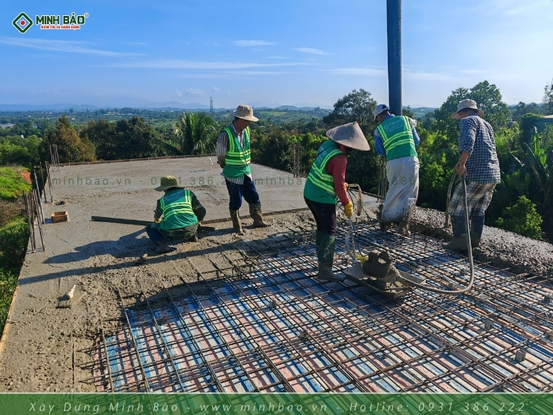 Đổ bê tông sàn tầng 2