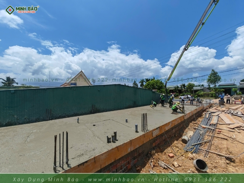 Đổ bê tông sàn tầng 1 - Mẫu thiết kế nhà 2 tầng đẹp