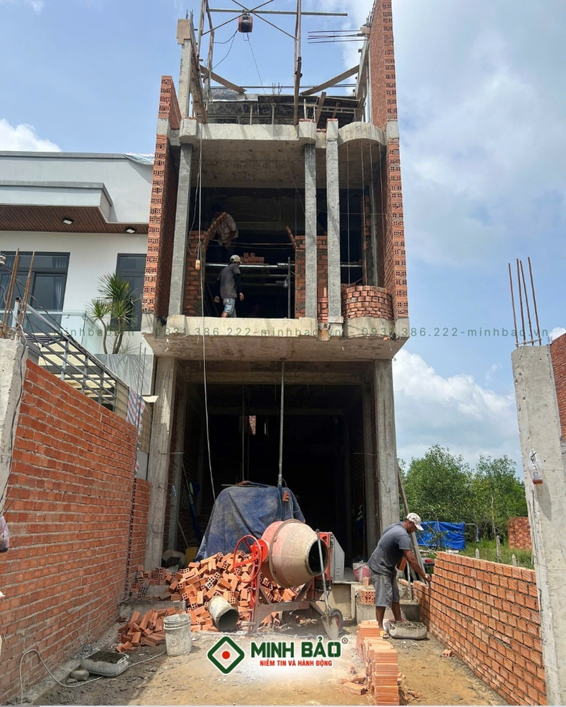 Mẫu thiết kế nhà 2 tầng hiện đại đang trong quá trình thi công phần thô