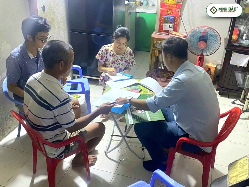 Kỹ sư Minh Bảo tư vấn báo giá rõ ràng đến chủ nhà