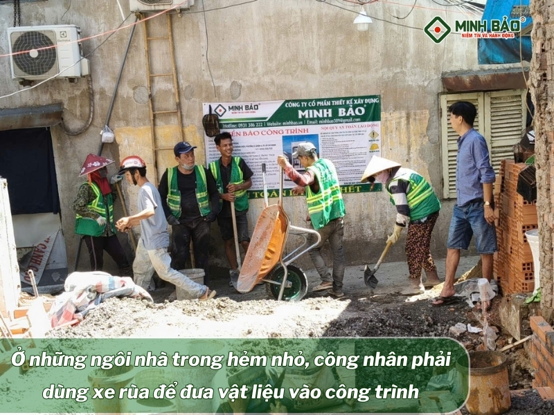 Điều kiện thi công ảnh hưởng đến giá vật liệu