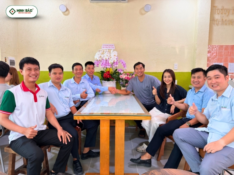 Minh Bảo bàn giao nhà cho gia chủ